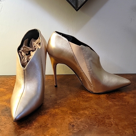 GUESS ANKLE BOOTIES - Picture 2 of 12